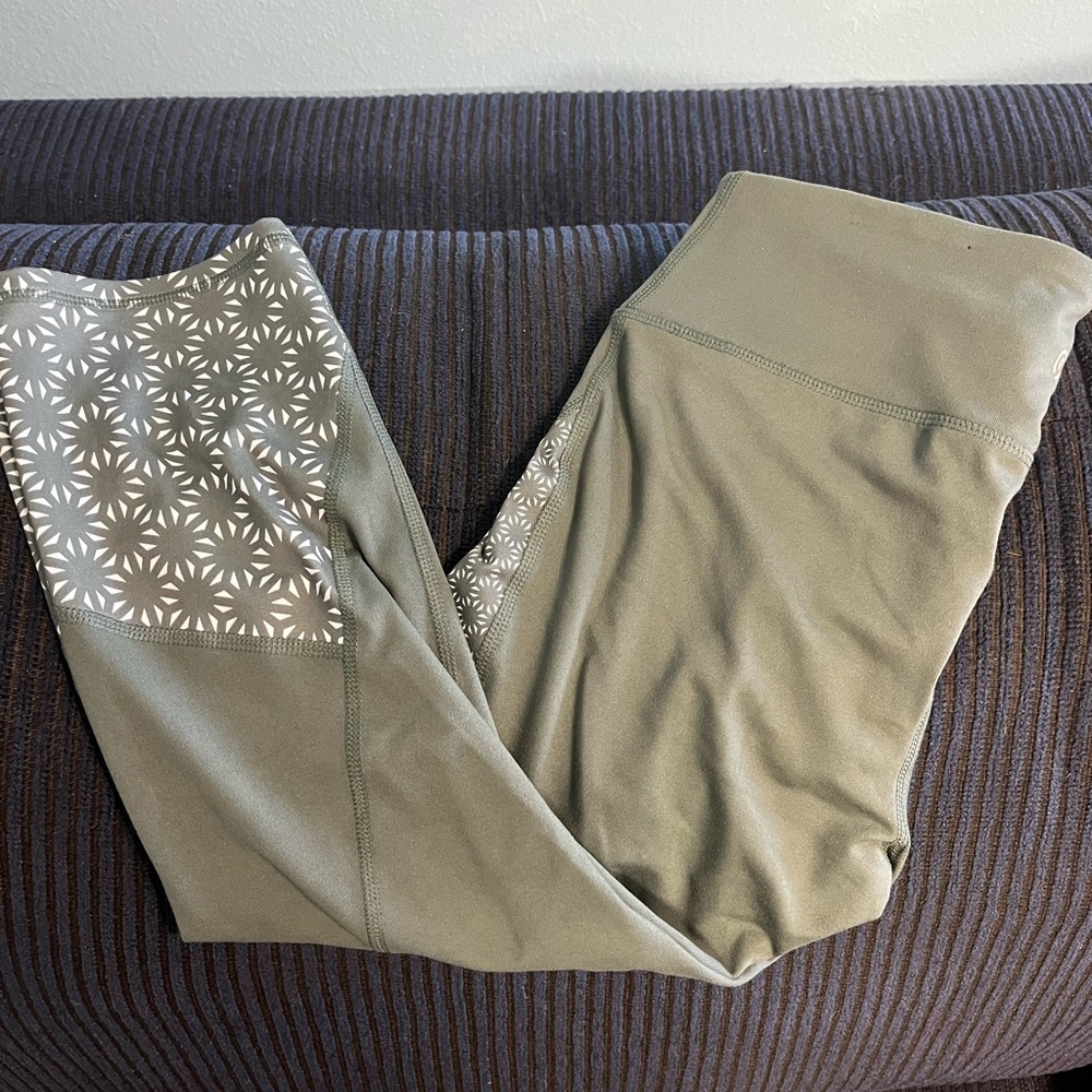 Champion C9 workout crops Medium